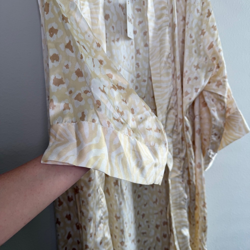 Show Me Your Mumu x Curateur Harlow Robe NWT One Size Missing Belt Ivory‎ - Picture 6 of 14